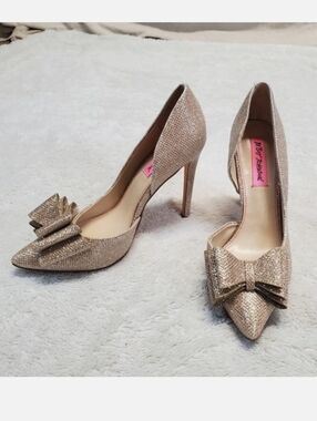 Betsey Johnson Gold Glitter Bow Stiletto High Heel Shoe 7 Sexy Party Occasion